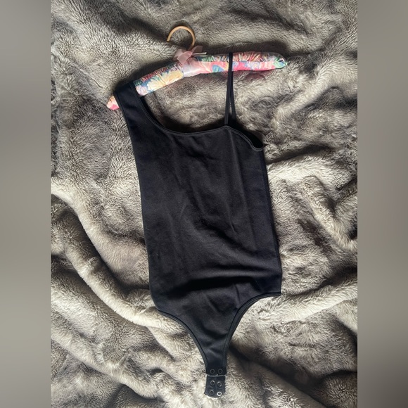 Bella Seemless Onepiece - Picture 1 of 2